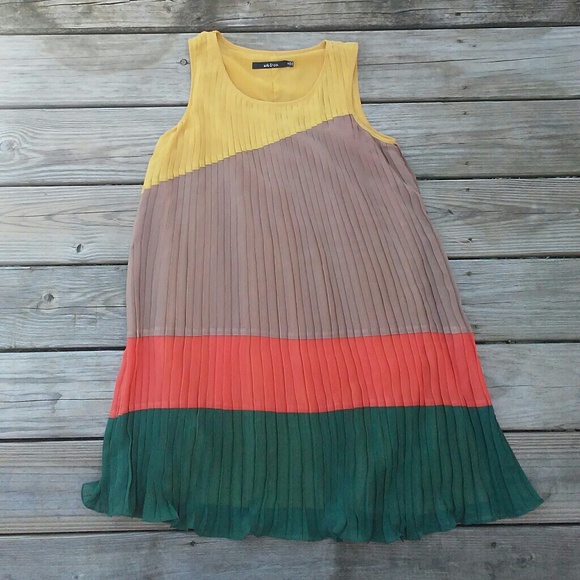 Ark & Co Dresses & Skirts - Ark & Co colorblock pleated dress